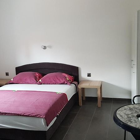 Apartments Star With Pool Биоград на Мору Екстериор снимка