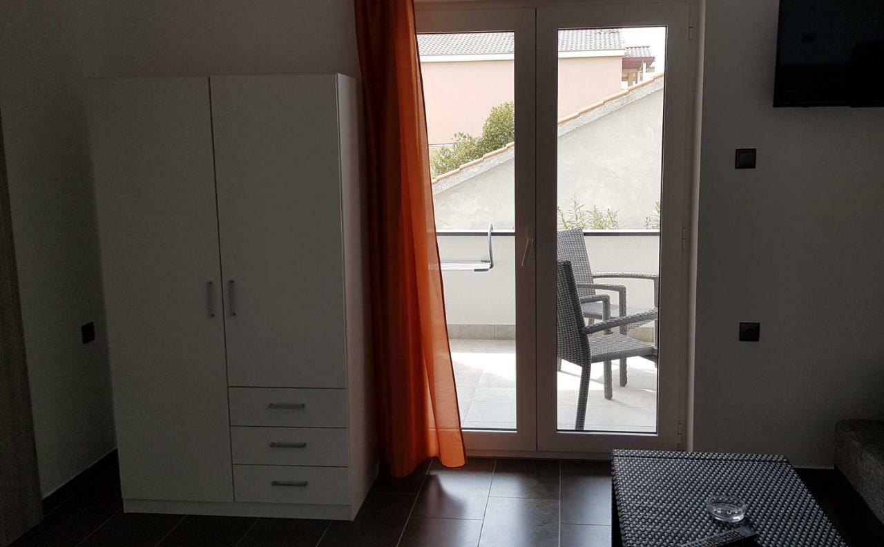 Apartments Star With Pool Биоград на Мору Екстериор снимка