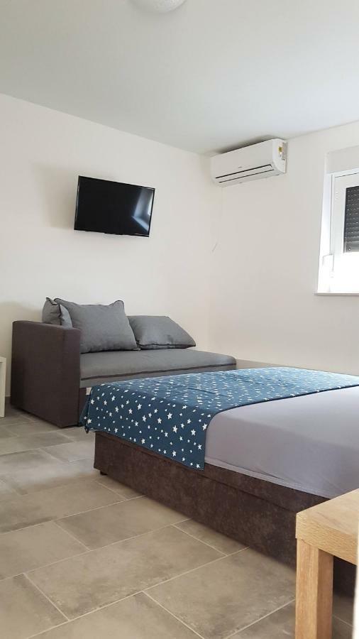 Apartments Star With Pool Биоград на Мору Екстериор снимка
