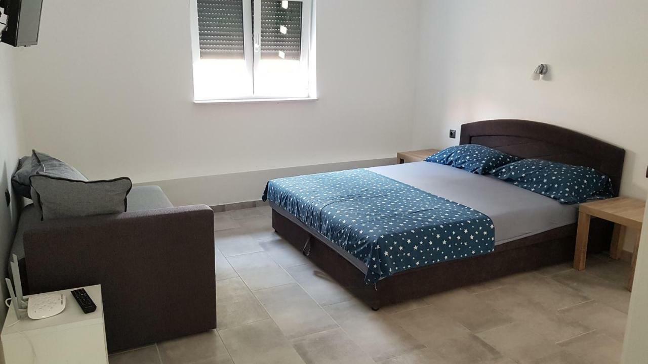 Apartments Star With Pool Биоград на Мору Екстериор снимка