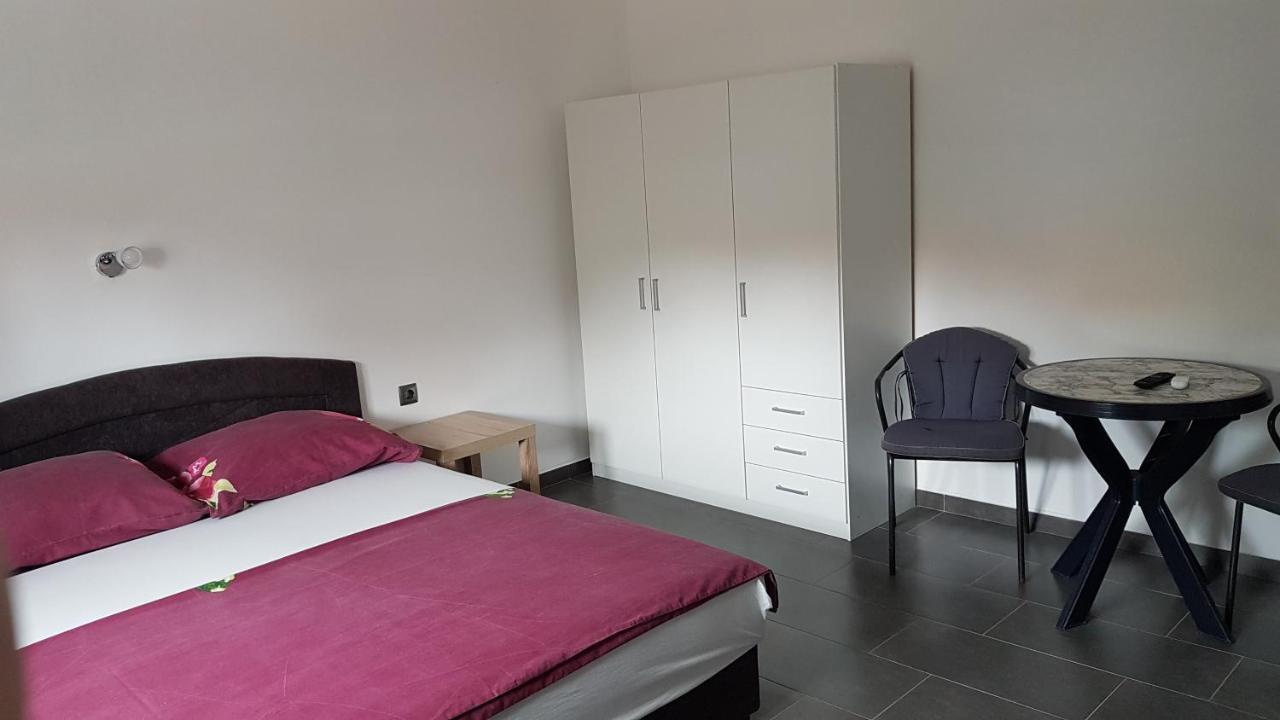 Apartments Star With Pool Биоград на Мору Екстериор снимка