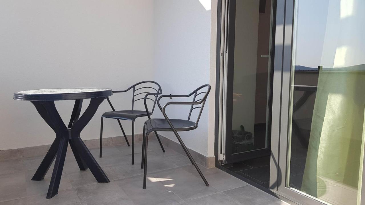 Apartments Star With Pool Биоград на Мору Екстериор снимка