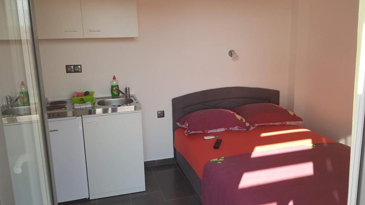 Apartments Star With Pool Биоград на Мору Екстериор снимка